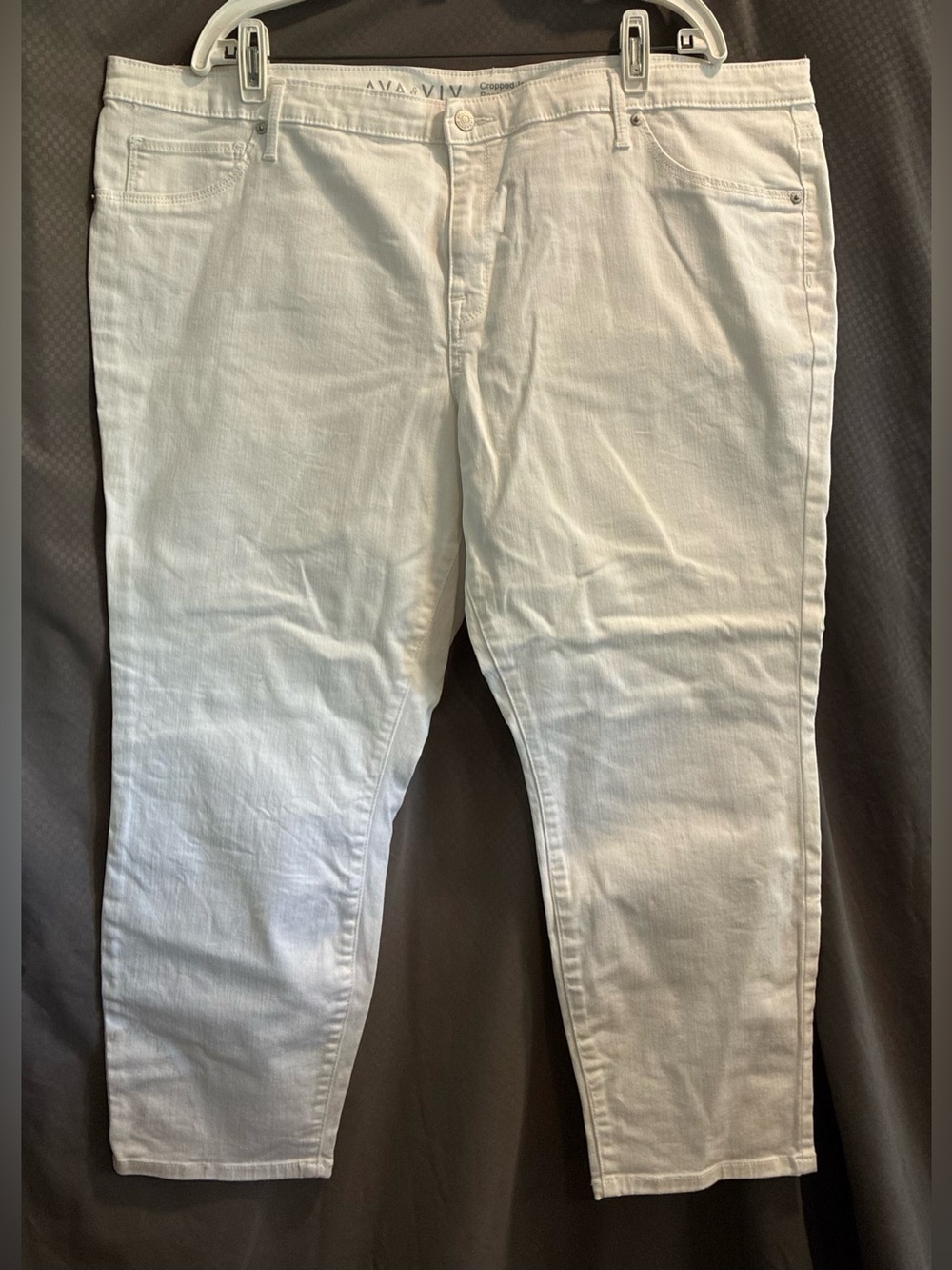 Ava & Viv Women’s White Plus Size Cropped Jeggings, Faux Front Pockets; Size 22W